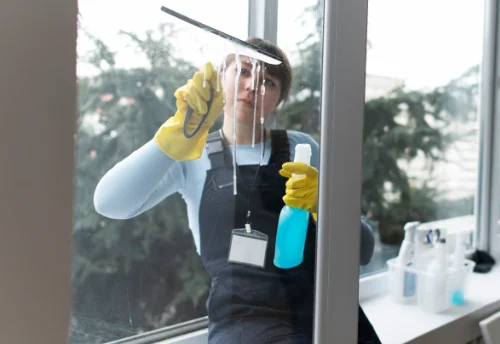 Nettoyage de vitres intérieures et extérieures à Virac